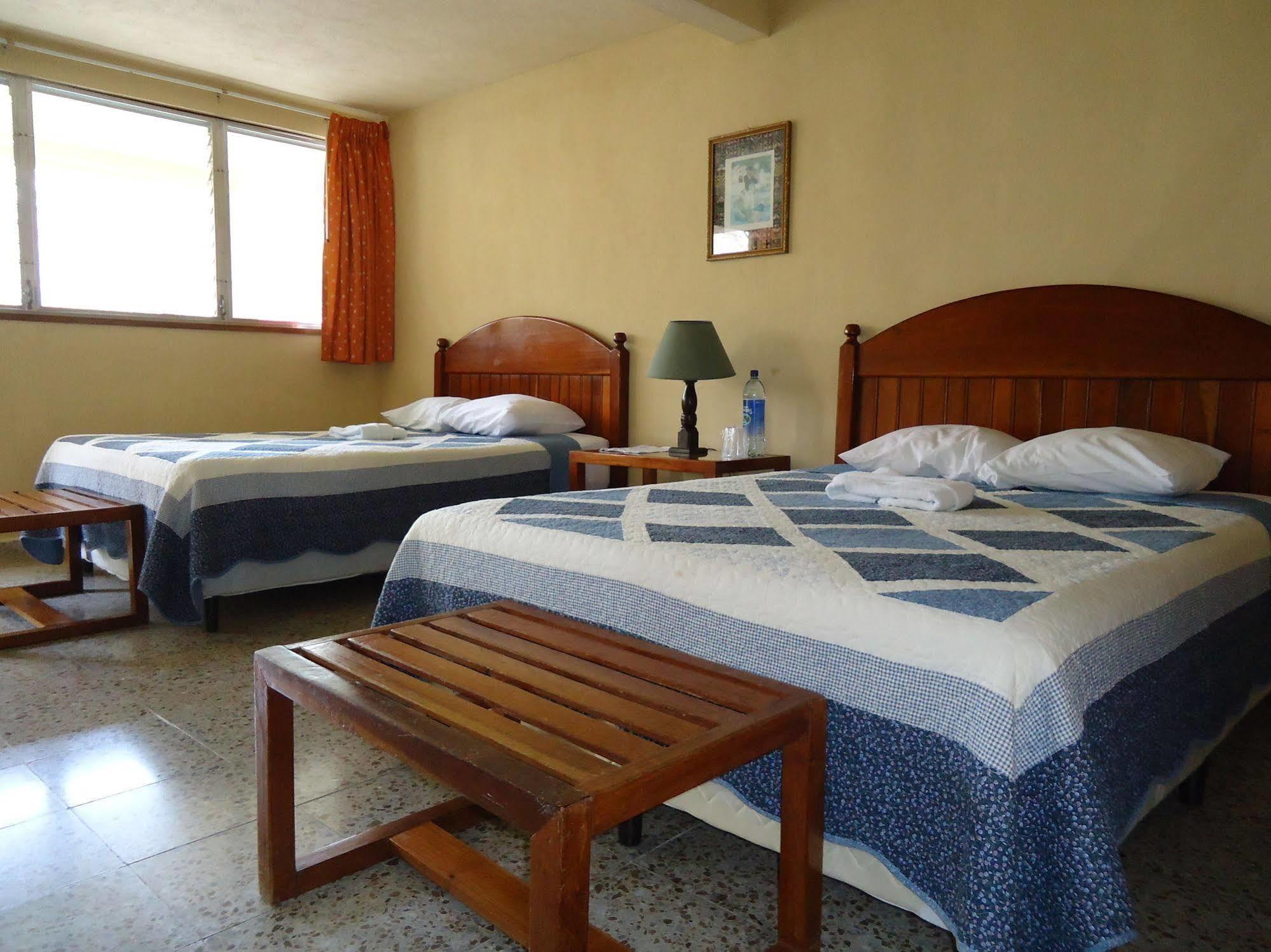 Hotel Tikal Inn מראה חיצוני תמונה